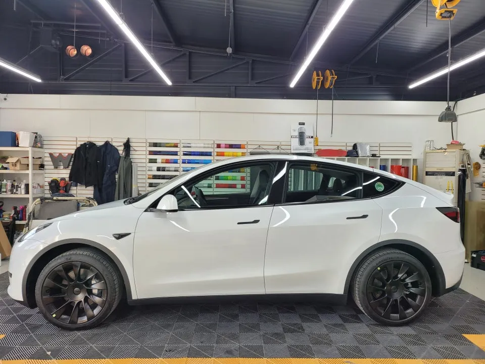 Tesla Model Y PPF施工事例｜費用目安と仕上がり 施工写真 2-1