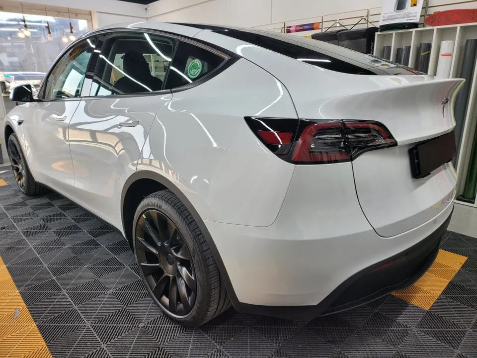 Tesla Model Y PPF施工事例｜費用目安と仕上がり 施工写真 3-1