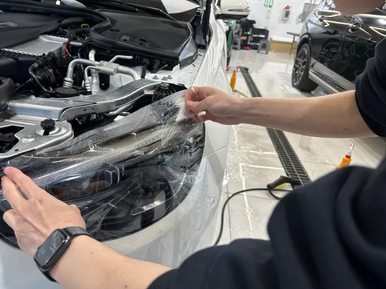 Mercedes-Benz EクラスのPPF施工事例|費用目安と仕上がり 施工写真 2-3