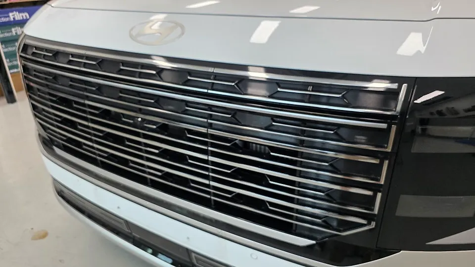 Hyundai Palisade PPF施工事例｜クローム部分のブラックアウト 施工写真 3-2