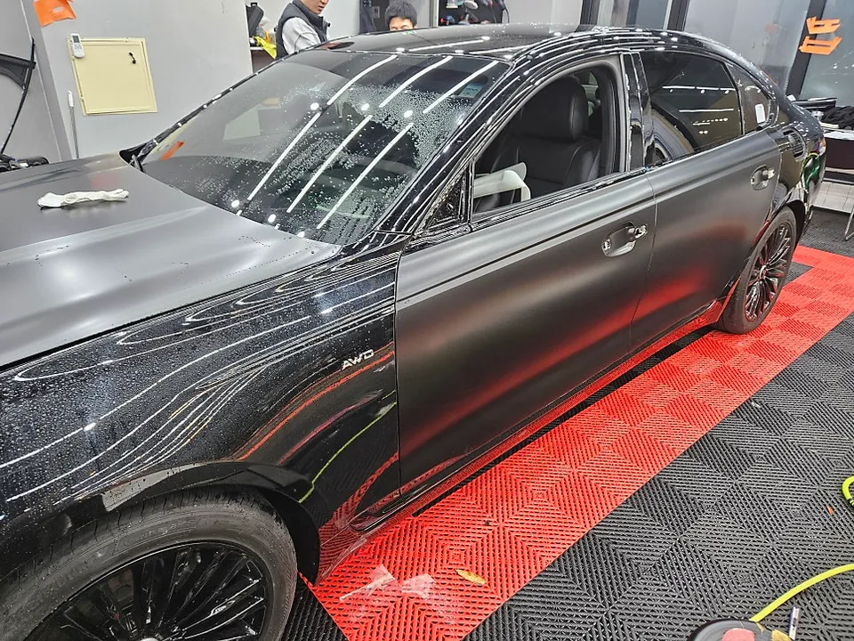 Kia K900 PPF施工事例:無光フィルムで高級感を維持 施工写真 1-3