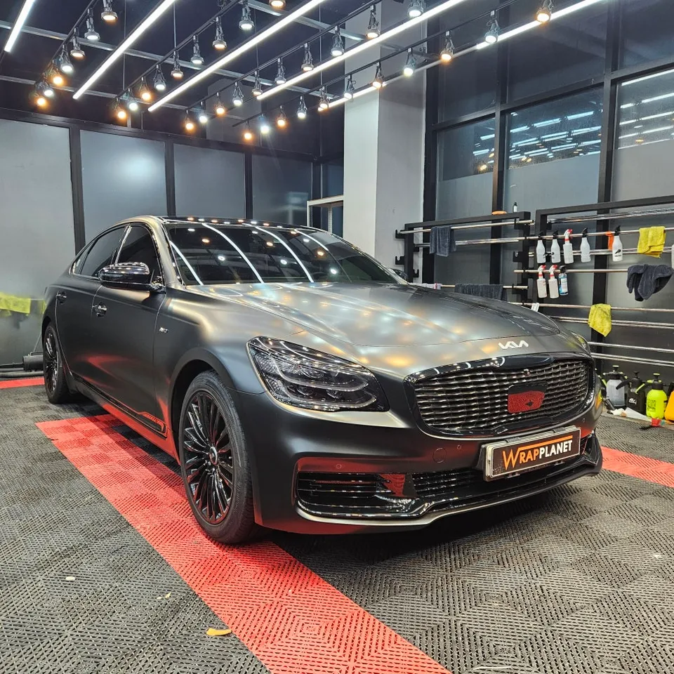 Kia K900 PPF施工事例:無光フィルムで高級感を維持 施工写真 2-3