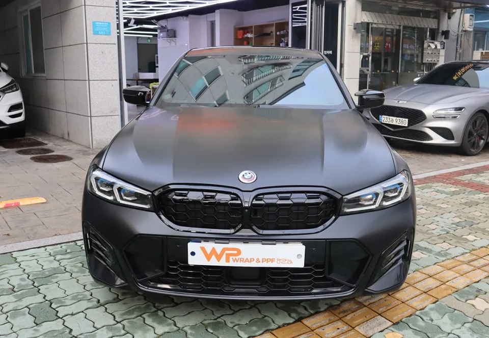 BMW 3 Seriesのカーラッピング事例|サテンブラックの仕上がり 施工写真 3-2