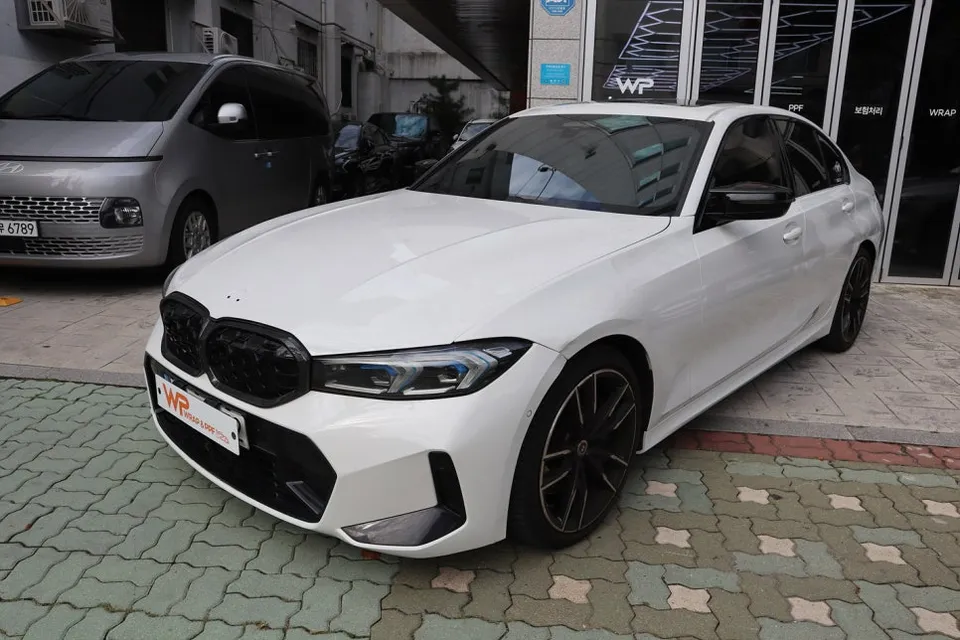BMW 3 Seriesのカーラッピング事例|サテンブラックの仕上がり 施工写真 4-2