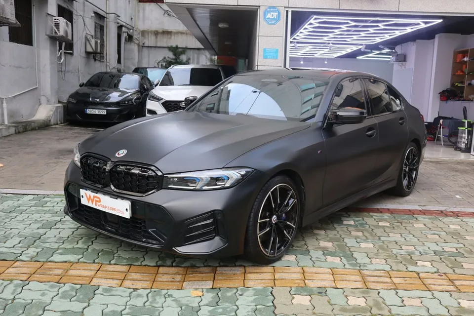 BMW 3 Seriesのカーラッピング事例|サテンブラックの仕上がり 施工写真 1-3