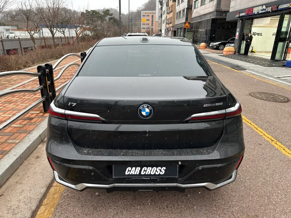BMW i7の無光PPF施工事例|高級感と保護効果 施工写真 3-1