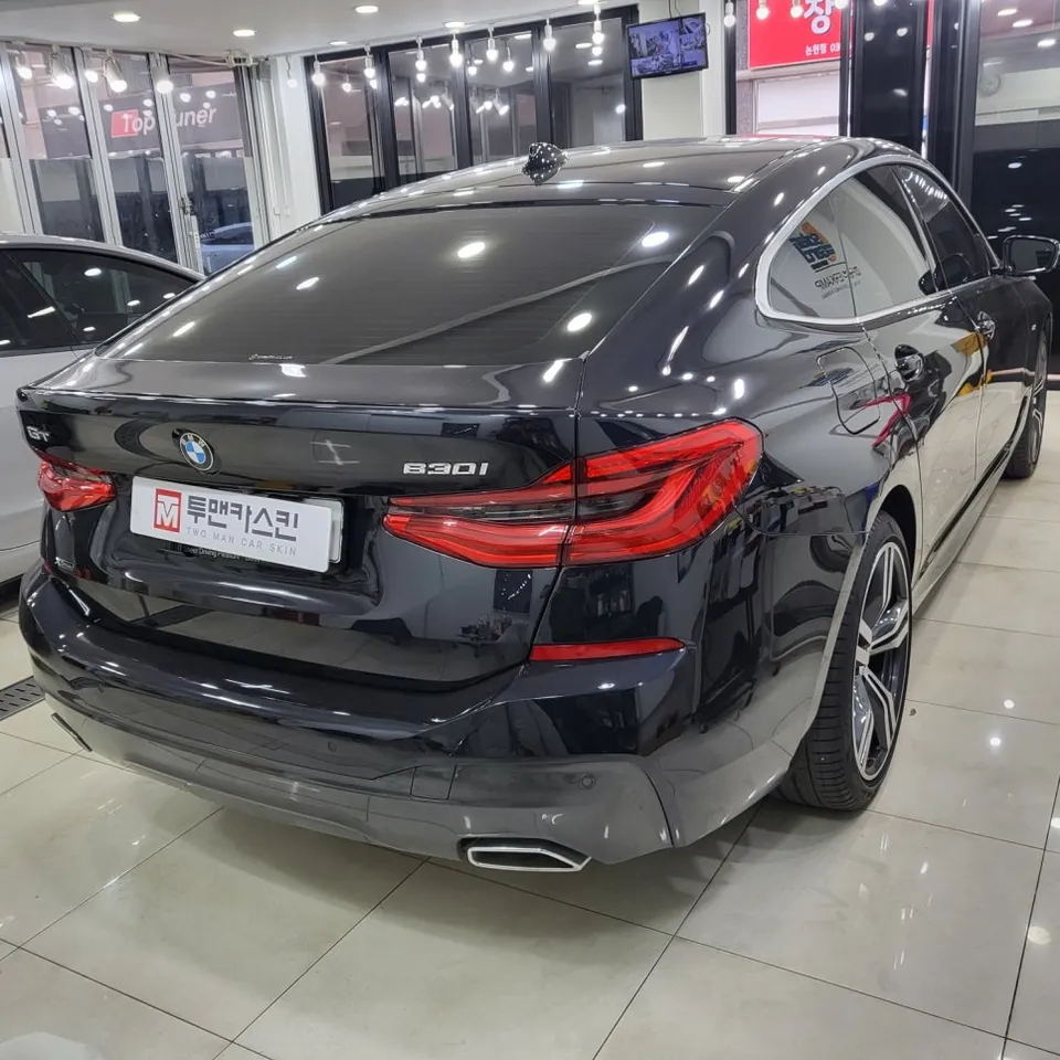 BMW 6 Series GTのカーラッピング事例|費用目安・仕上がり 施工写真 3-1