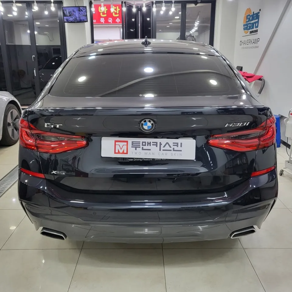 BMW 6 Series GTのカーラッピング事例|費用目安・仕上がり 施工写真 2-2