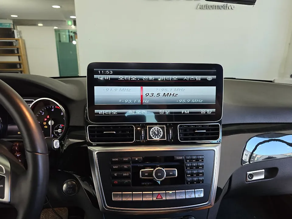 Mercedes-Benz ML 350のAndroid Auto・CarPlay取付事例 施工写真 4-1