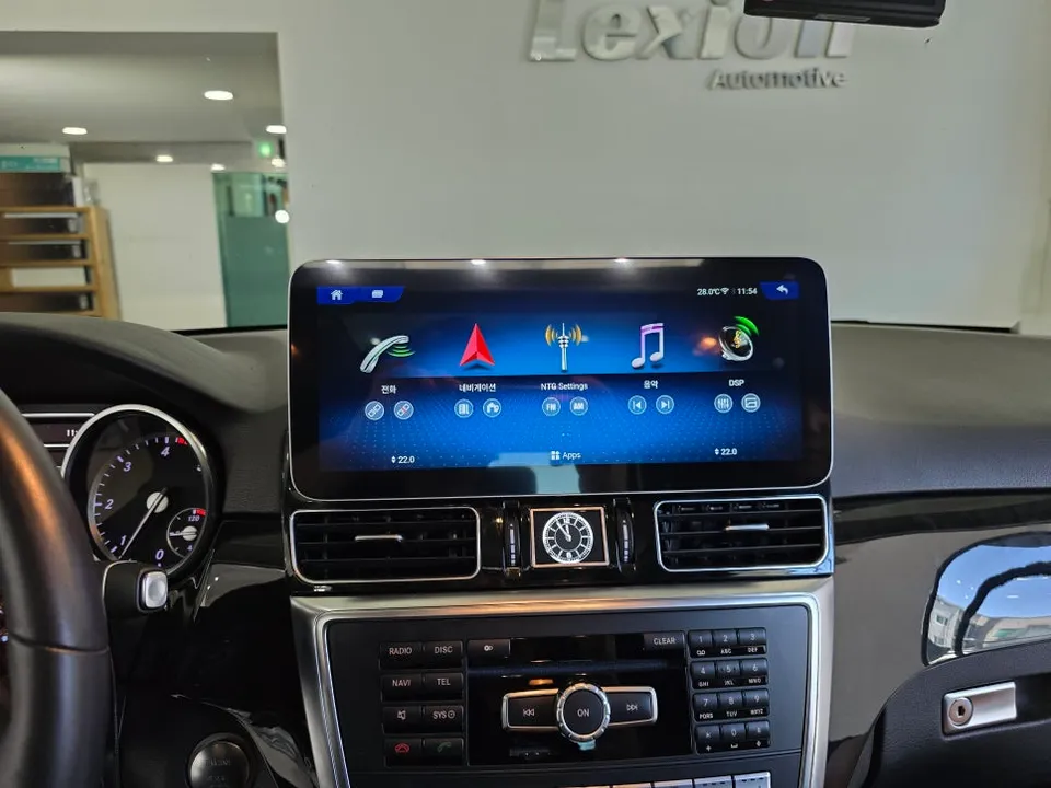 Mercedes-Benz ML 350のAndroid Auto・CarPlay取付事例 施工写真 1-2