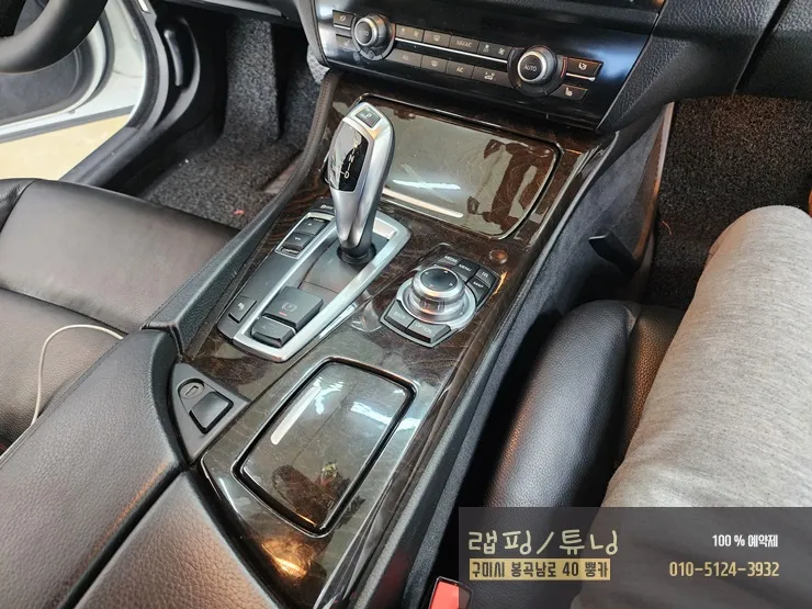 BMW 5 Seriesのカーラッピング事例|高級感ある室内へ 施工写真 2-1