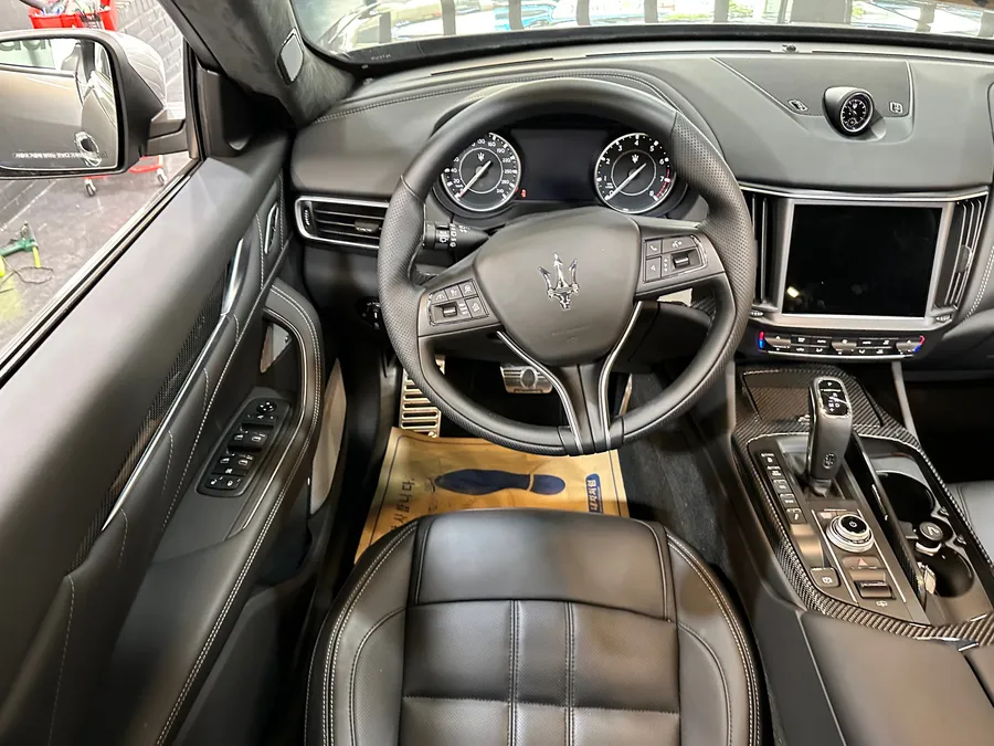 Maserati Levante steering wheel - Maserati Levante Steering Wheel Customization Review photo 3