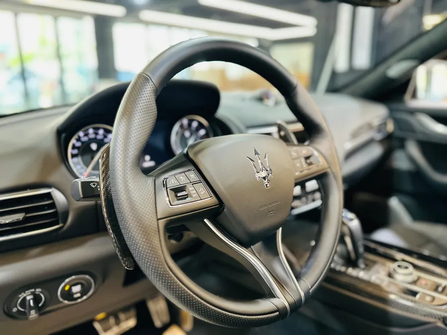 Maserati Levante steering wheel - Maserati Levante Steering Wheel Customization Review photo 4