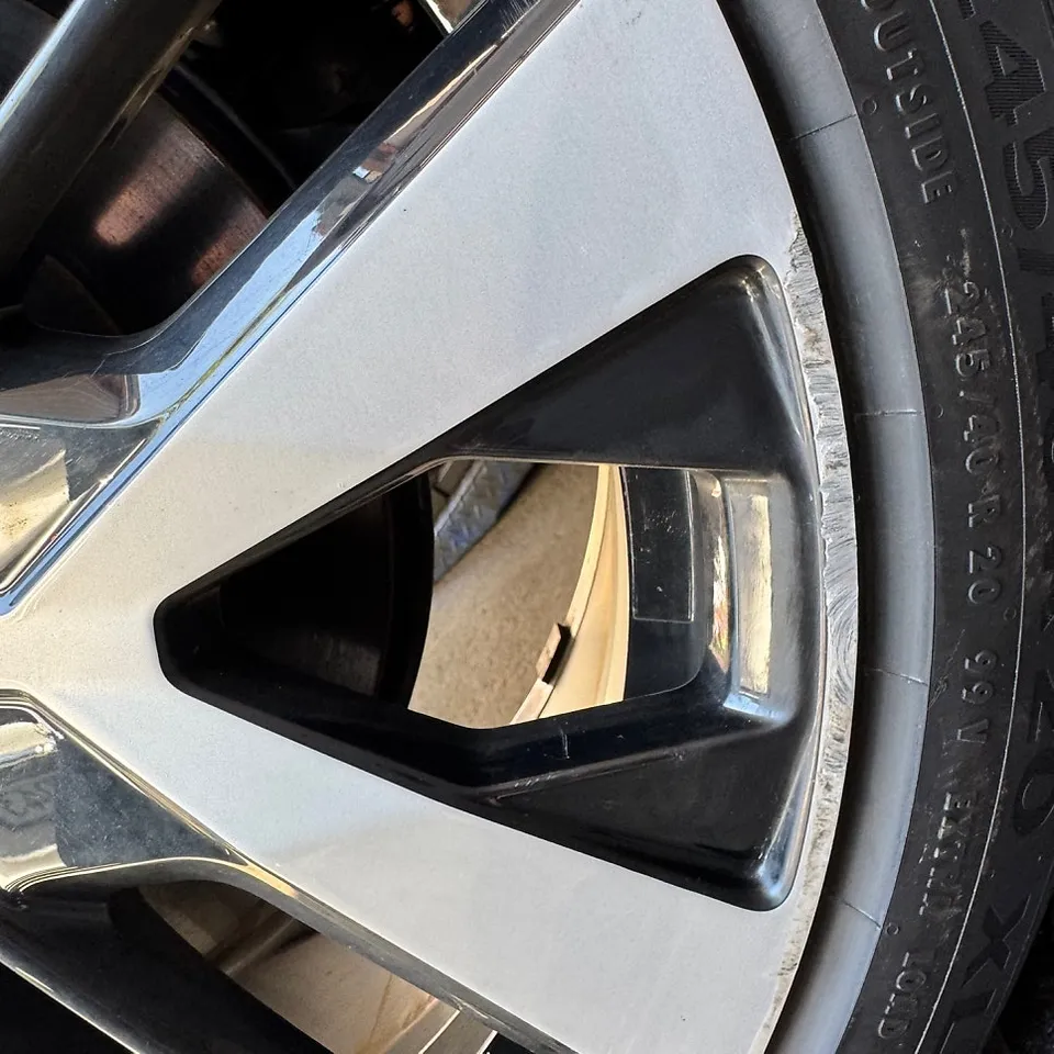 Volvo Polestar 2のホイールリペア・塗装事例 施工写真 3