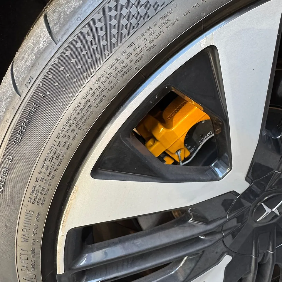 Volvo Polestar 2のホイールリペア・塗装事例 施工写真 4