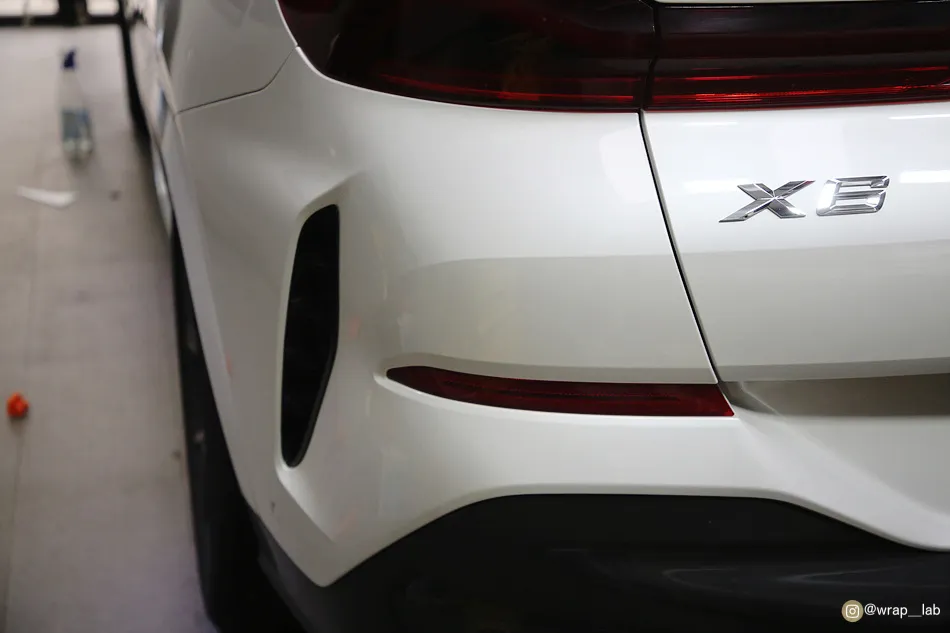 BMW X6 カーラッピング事例｜オールブラッククローム除去 施工写真 1-3