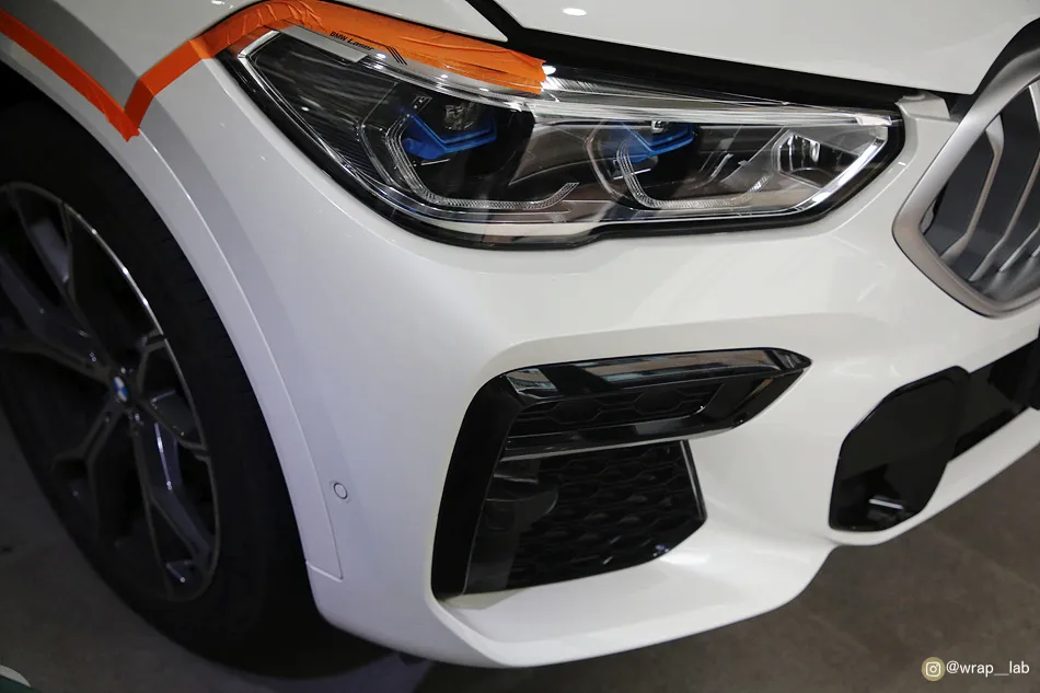 BMW X6 カーラッピング事例｜オールブラッククローム除去 施工写真 2-3