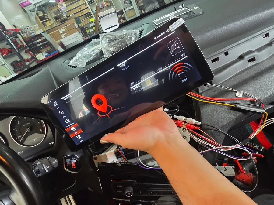 BMW X1のAndroid Auto・CarPlay取付事例 施工写真 3-2