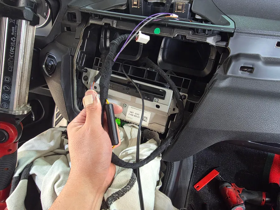 BMW X1のAndroid Auto・CarPlay取付事例 施工写真 1-3
