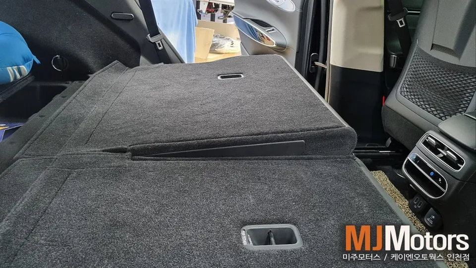 Genesis GV70 other - Genesis GV70 Camping Seat Flattening Review photo 4