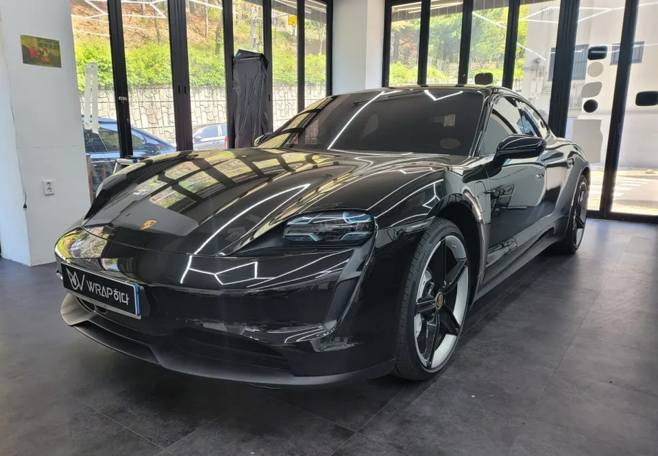 Porsche Taycan vinyl wrap - Porsche Taycan Vinyl Wrap Review: Black Gloss Transformation photo 3