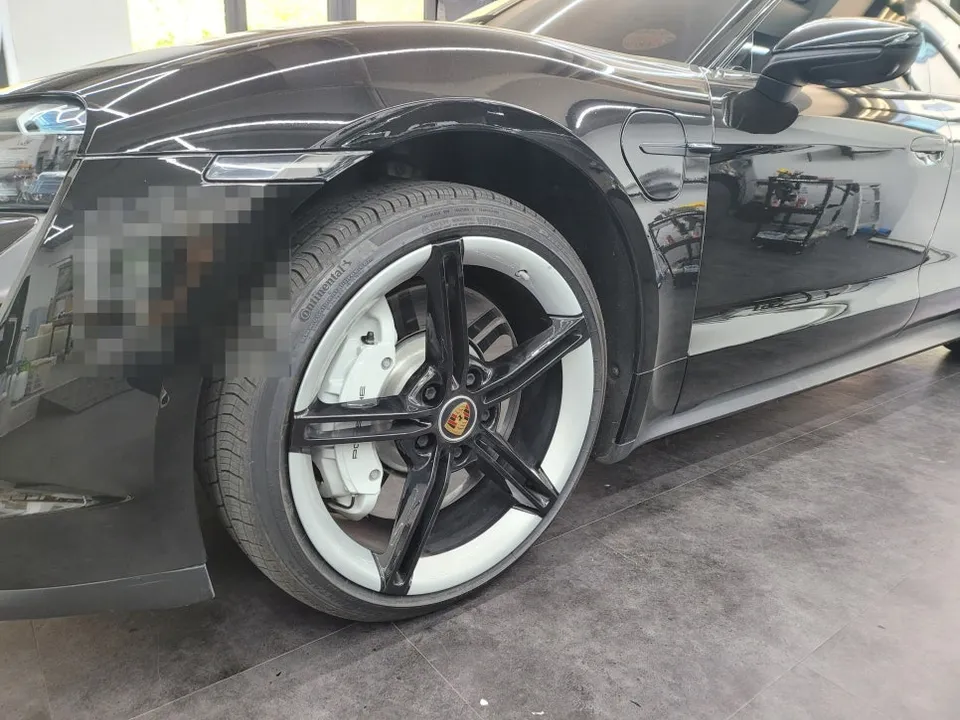 ポルシェ タイカン ホイールラッピング事例|費用目安・仕上がり 施工写真 2-3