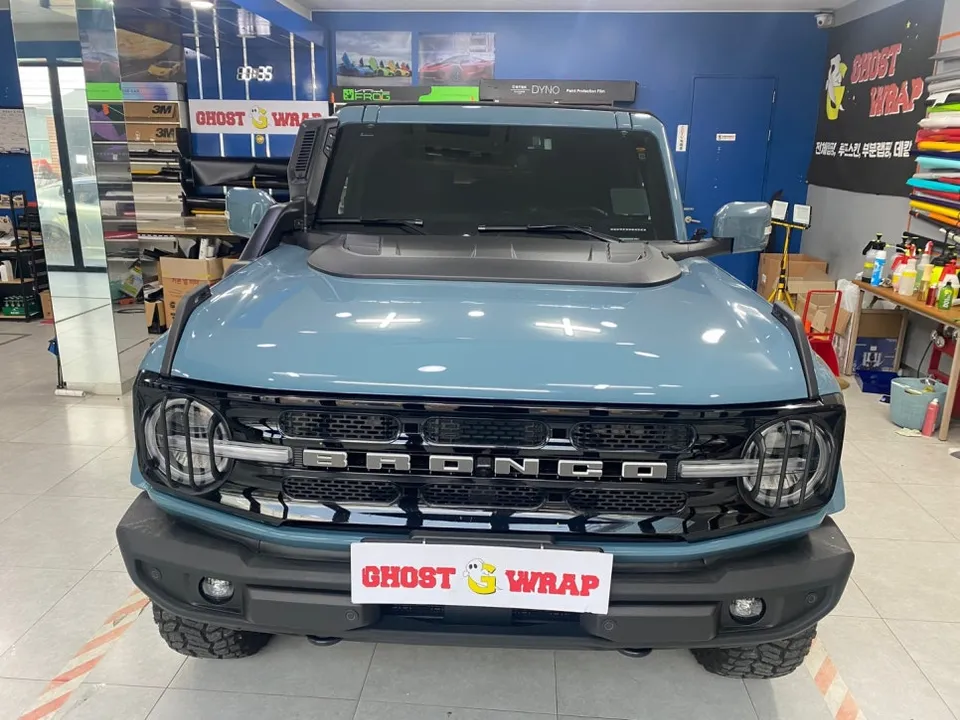 Ford Broncoのカーラッピング事例｜サテンブラック部分施工 写真