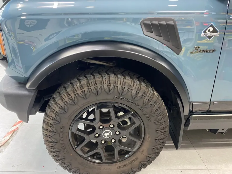 Ford Broncoのカーラッピング事例|サテンブラック部分施工 施工写真 1-3