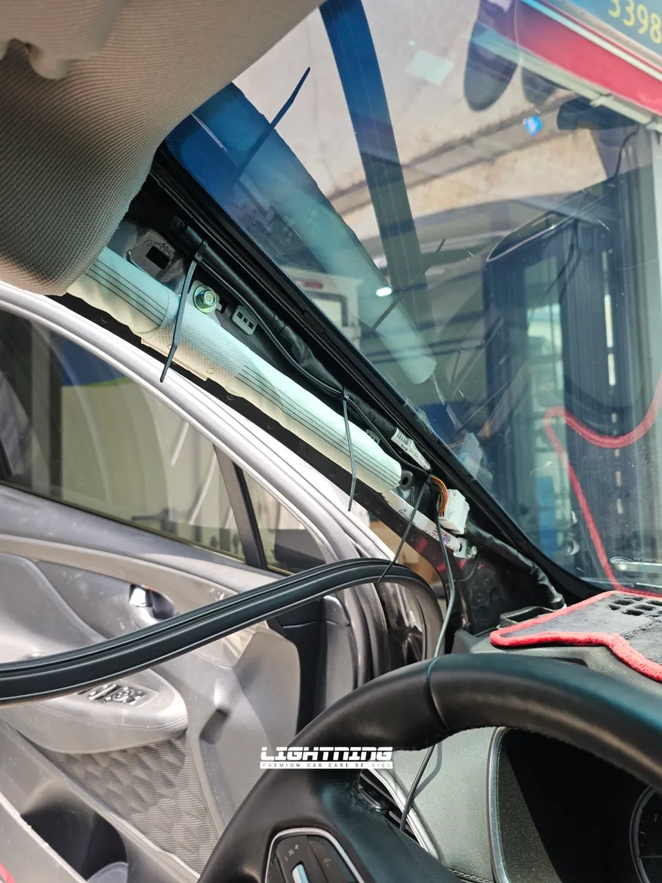 Hyundai Santa Fe TMのドライブレコーダー取付事例 施工写真 3-2