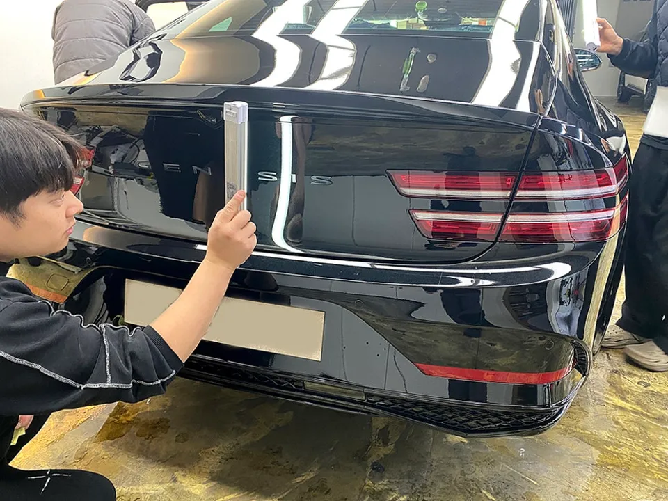 Genesis G80 カーフィルム施工事例｜費用目安・仕上がり 施工写真 2