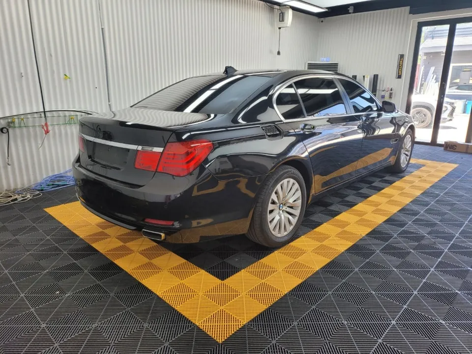 BMW 740Li vinyl wrap - BMW 740Li Vinyl Wrap Review: Stunning Exterior Transformation photo 3