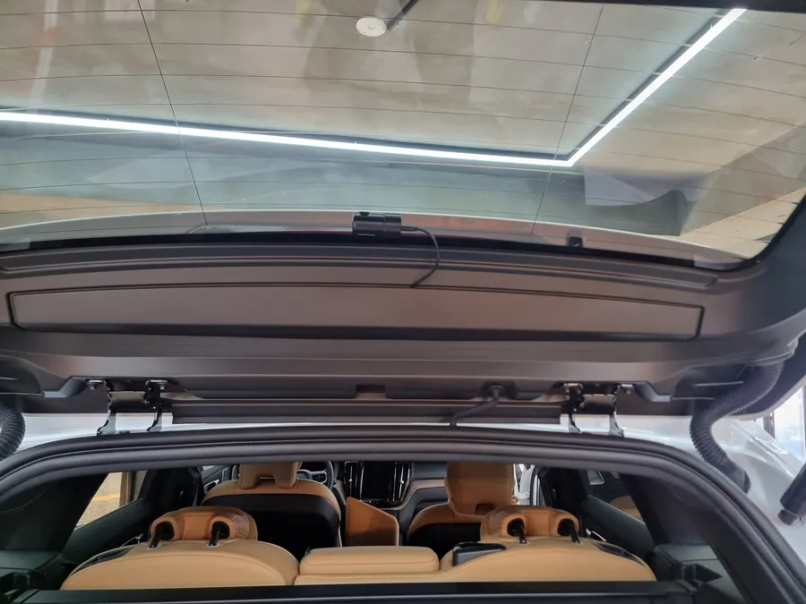 Volvo XC60のドラレコ取付事例|費用目安と仕上がり 施工写真 3-3