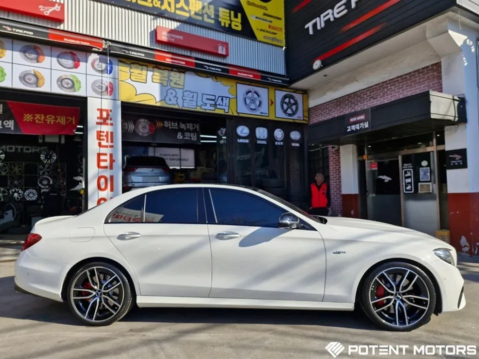 Mercedes-Benz E-Classのホイールリペア・塗装事例 施工写真 1-2