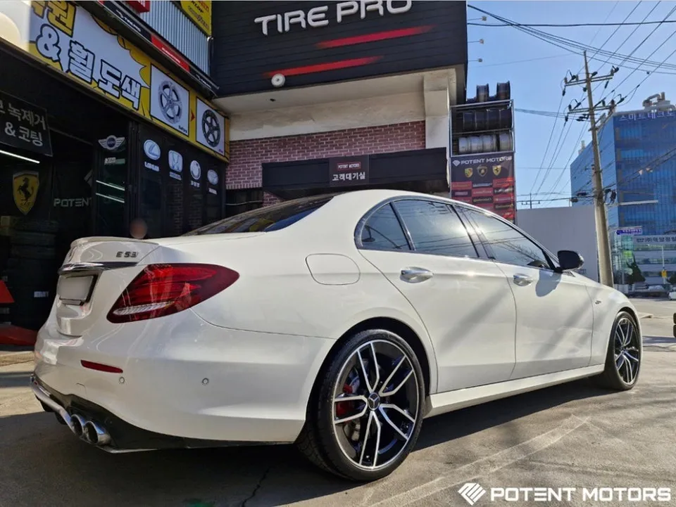 Mercedes-Benz E-Classのホイールリペア・塗装事例 施工写真 3-2