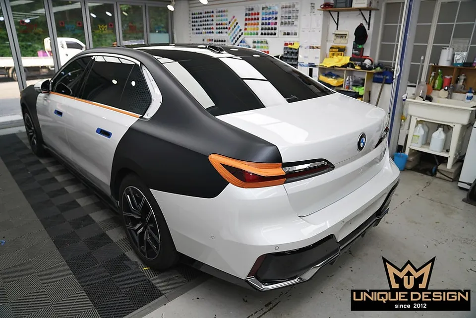 BMW 7 Series G70のカーラッピング事例｜サテンブラックへの変貌 施工写真 1-3