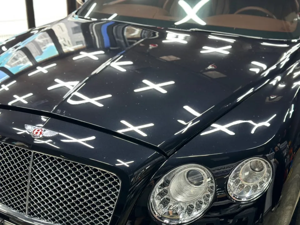 Bentley Bentleyのカーラッピング事例|費用目安・仕上がり 施工写真 2-1