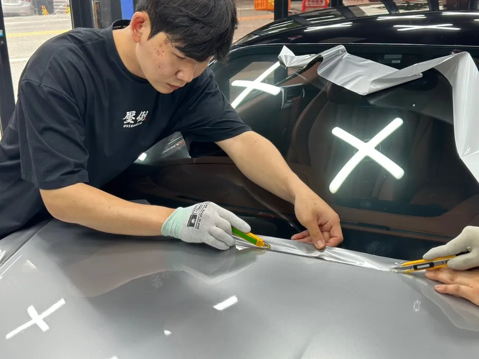 Bentley Bentleyのカーラッピング事例|費用目安・仕上がり 施工写真 1-2