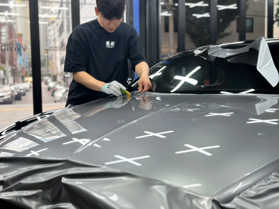 Bentley Bentleyのカーラッピング事例|費用目安・仕上がり 施工写真 2-2