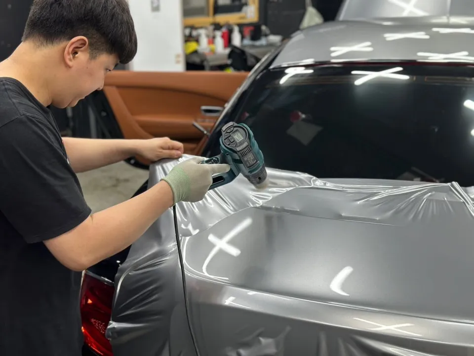 Bentley Bentleyのカーラッピング事例|費用目安・仕上がり 施工写真 2-3