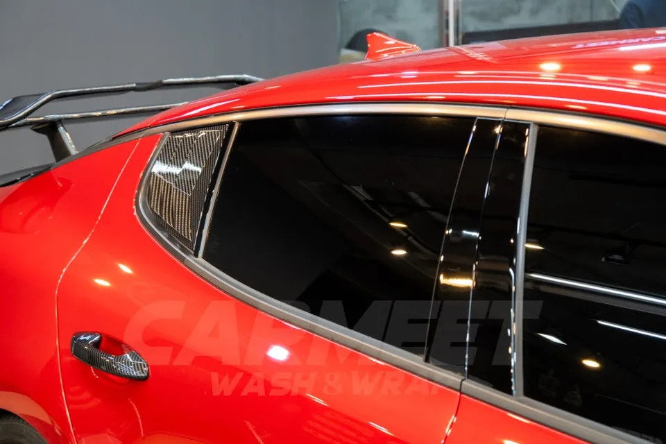 Kia Stingerのカーラッピング事例|クロームモールをブラック化 施工写真 3-1