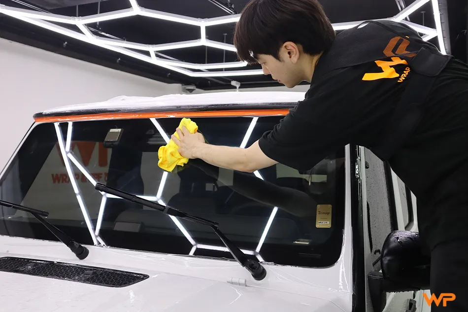 Mercedes-BenzのPPF施工事例 施工写真 2-2
