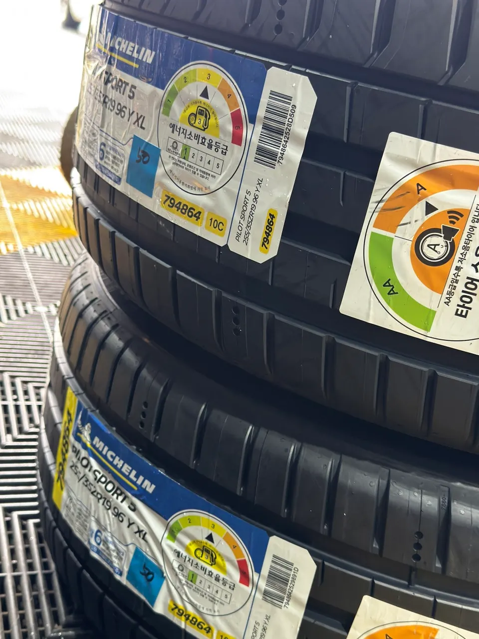 Kia Stinger car accessories - Kia Stinger Michelin PS5 Tire Replacement Review photo 3
