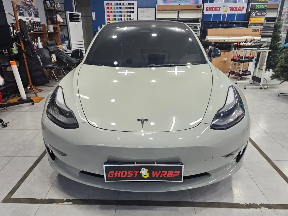 Tesla Model 3のカーラッピング事例:実例と費用目安 施工写真 1-1