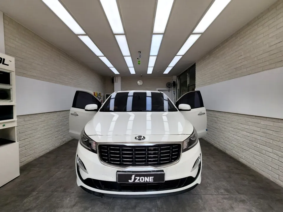 Kia Carnivalのドラレコ取付事例｜費用目安と仕上がり 写真