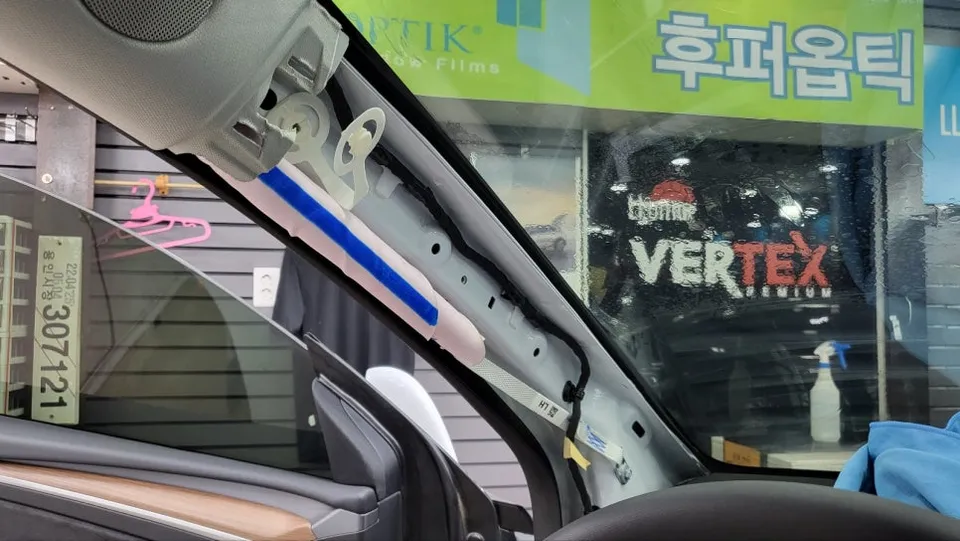 Tesla Model Yのカーフィルム施工事例|費用目安・仕上がり 施工写真 2-1