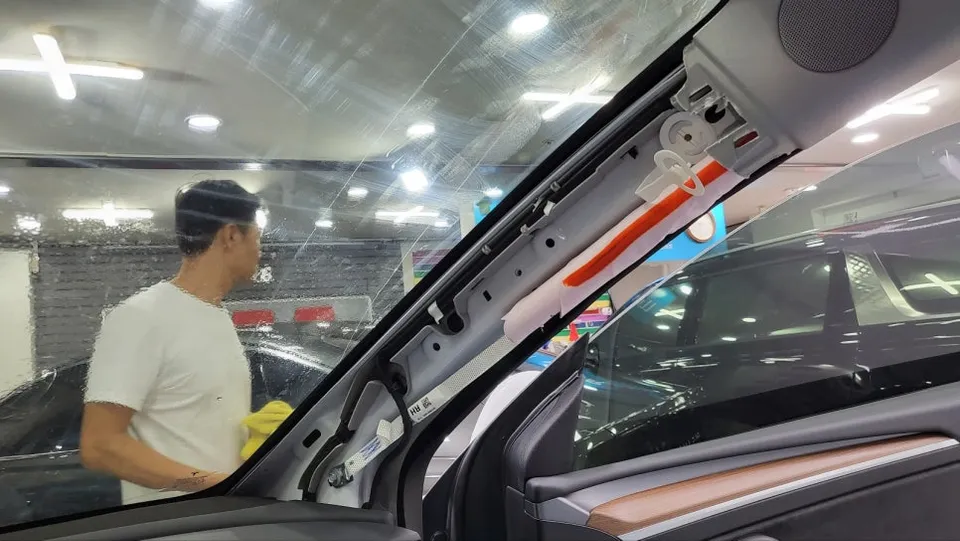 Tesla Model Yのカーフィルム施工事例|費用目安・仕上がり 施工写真 1-2