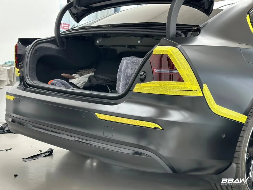 Volvo S60のカーラッピング事例|保険修理と仕上がり 施工写真 3-2