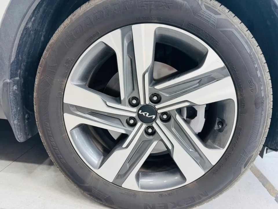 Kia Sorentoのホイールラッピング事例｜費用目安・仕上がり 施工写真 3-1