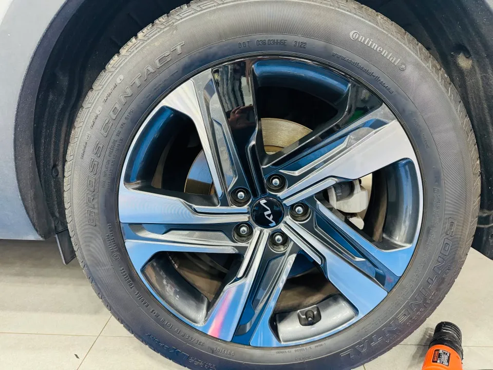 Kia Sorentoのホイールラッピング事例｜費用目安・仕上がり 施工写真 2-2