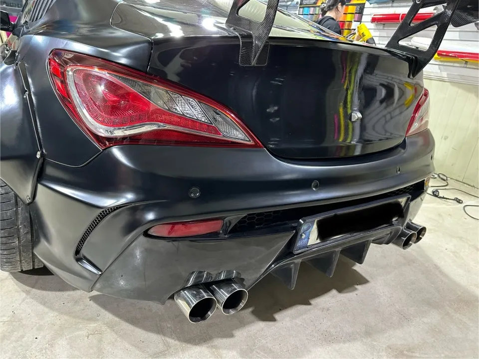 Genesis Coupeのカーラッピング事例|サテンブラックの高級感 施工写真 2-3